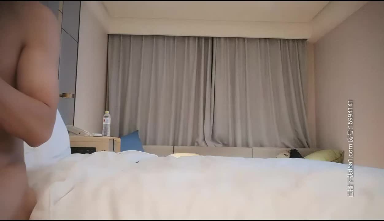高價才能約到的魔鬼身材極品外圍，當然要無套內射才值回票價