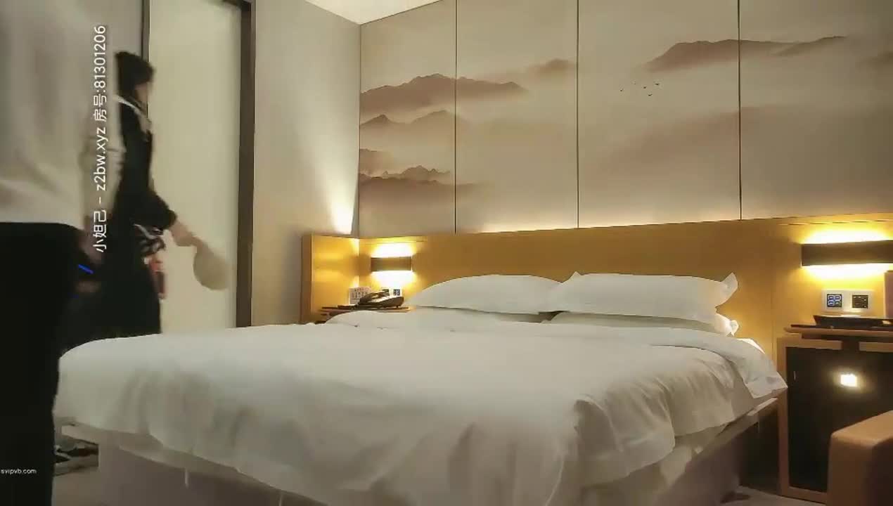 和外表冷豔的苗條妹子約啪，肉棒一抽插還不是騷勁大發