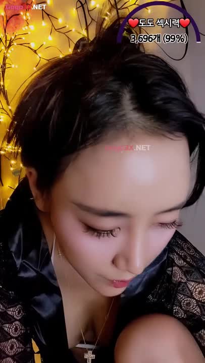 [韓國] 表情豐富的性感小姊姊～鏡頭前摸穴吹屌一點都不害臊