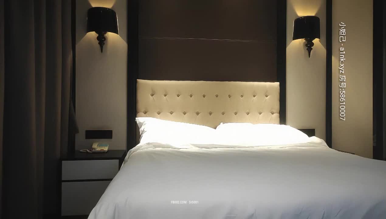 網約外圍極品女主播夜晚兼職～苗條美乳高顏值裸體橫陳隨意幹
