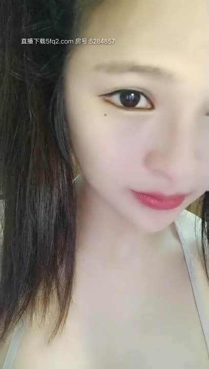 御姐主播綁雙馬尾裝嫩約操閨蜜表弟，需要小鮮肉的棒棒來滋潤...