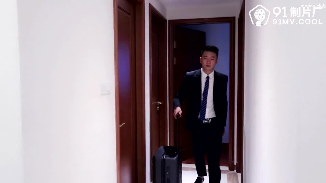 CUS-047 寂寞骚妻 勾引外卖小哥直操 深喉跪地口交 后入摸阴高潮