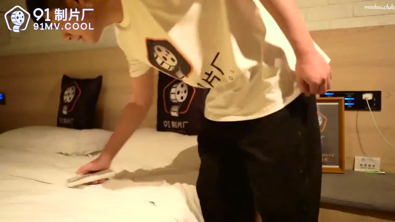 CUS-528 时间静止-av现场实录 性感女警被黑人和国人双洞齐下